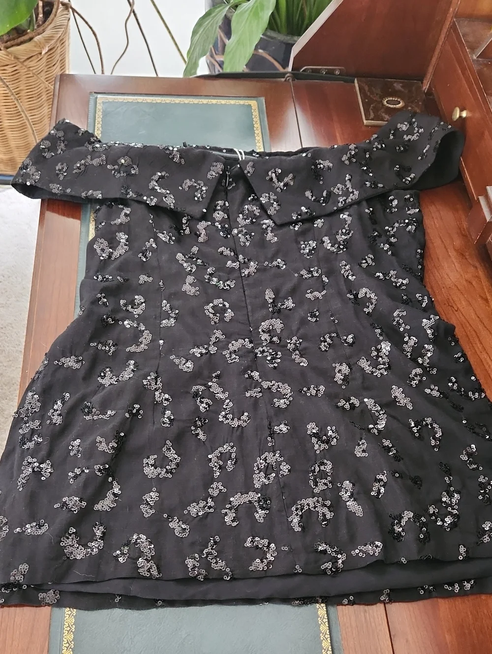 Zara Off-Shoulder Black Sequin Top  Made of Viscose And linen.